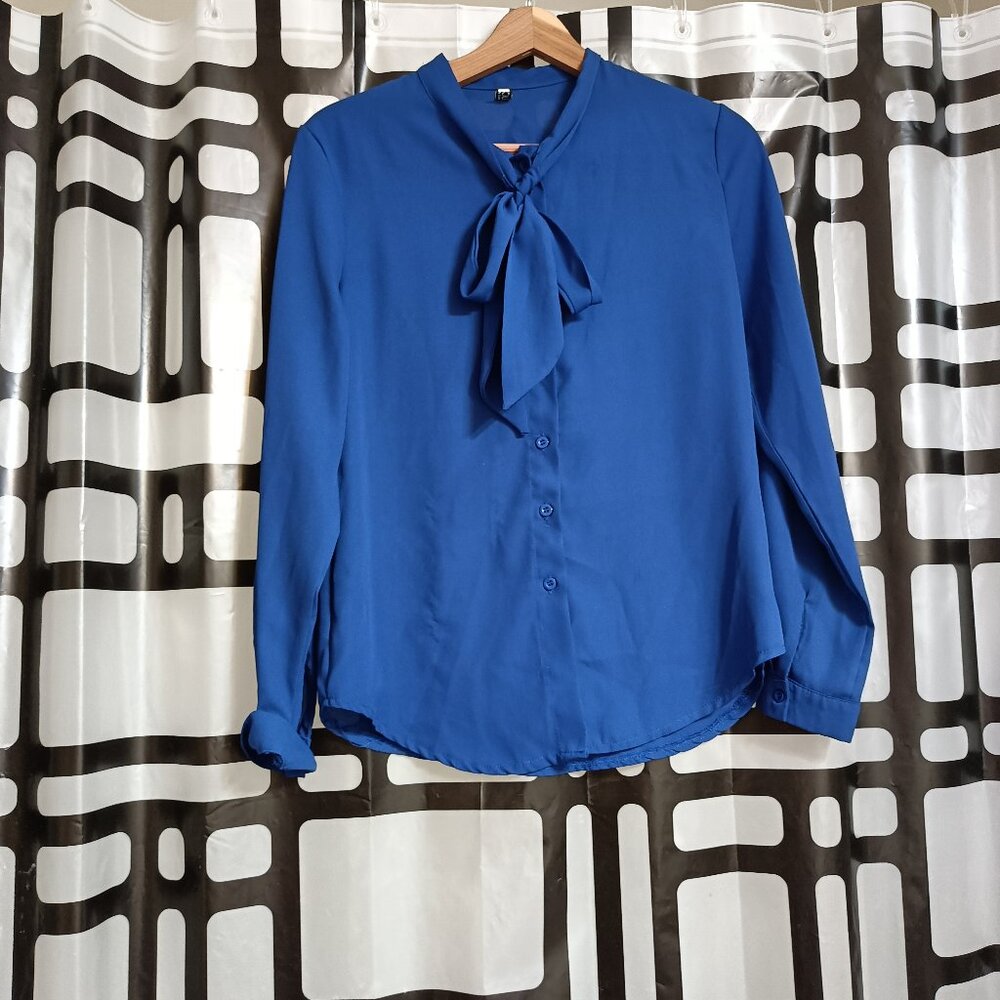 **Effortless Elegance – The Fisoul Blue Blouse**